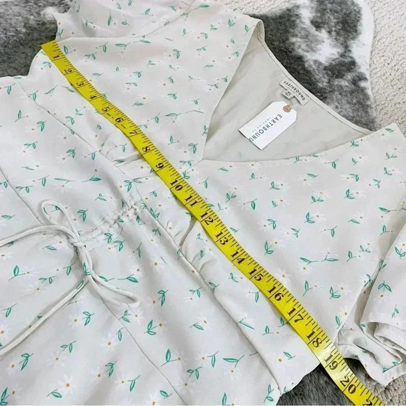 NWT White Daisy Drawstring Dress - Picture 12 of 13